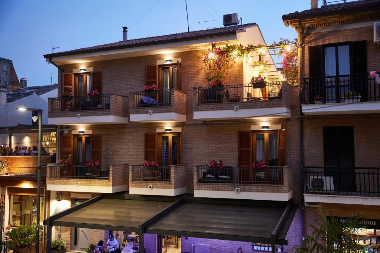 Battisti 56 Hotell Porto SantʼElpidio Exteriör bild